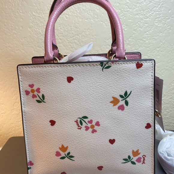 Coach Mini Pepper Crossbody With Heart Petal Print NEW ARRIVAL BESTSELLER - Picture 8 of 13